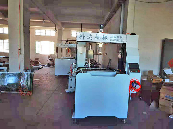 自動(dòng)調(diào)模成型機(jī)應(yīng)該如何操作？