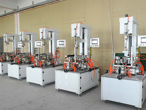 天地蓋機(jī)的圍邊機(jī)特點(diǎn)是什么？